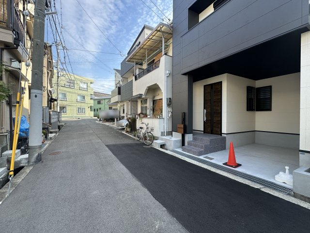 神戸市垂水区西舞子4丁目新築戸建の前面道路含む現地写真