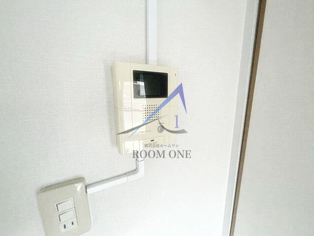 市ヶ谷加賀町アパートＥ棟のセキュリティ|モニター付きインターホンです。