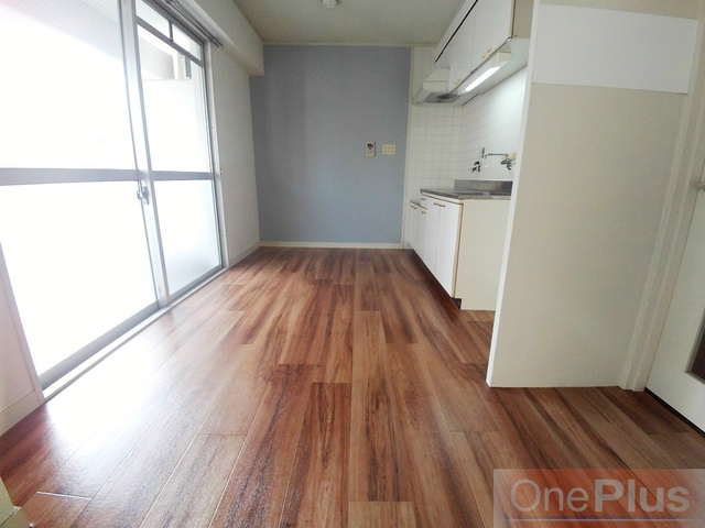 リゾーム灘の居間・リビング