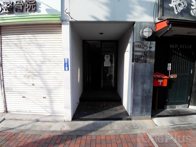 リゾーム灘のエントランス