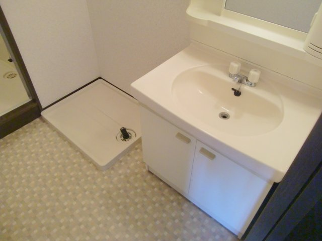 カーサ・ドゥ・テソロの洗面所|広い洗面スペース