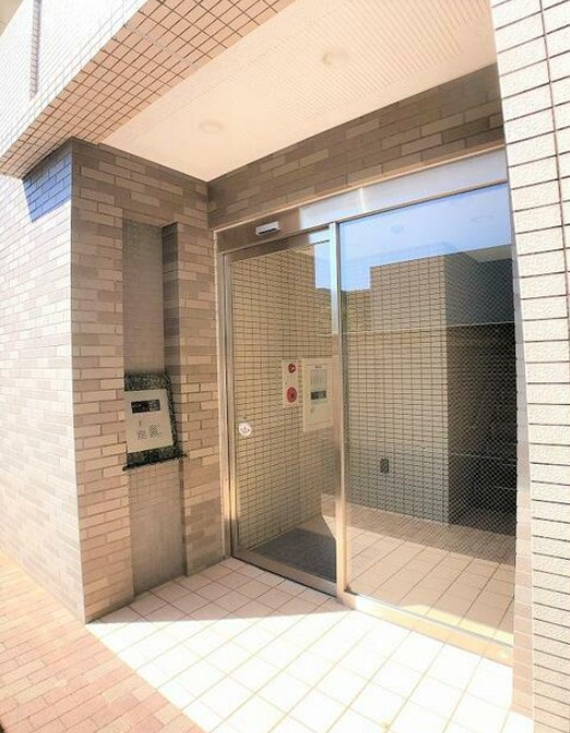 クリスタルコートのエントランス