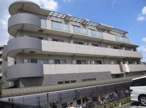 クリスタルコートの外観