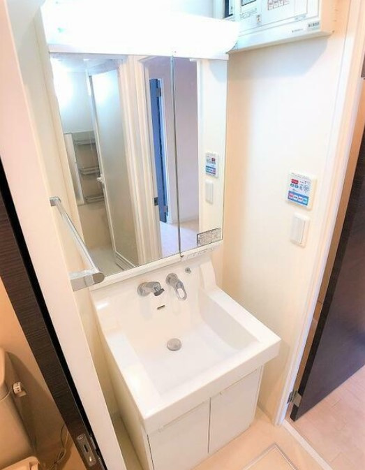 クリスタルコートの独立洗面台|他部屋参考写真