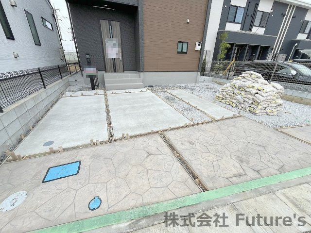 三郷市鷹野5丁目　新築戸建　全2棟　1号棟の駐車場|カースペース並列2台可能