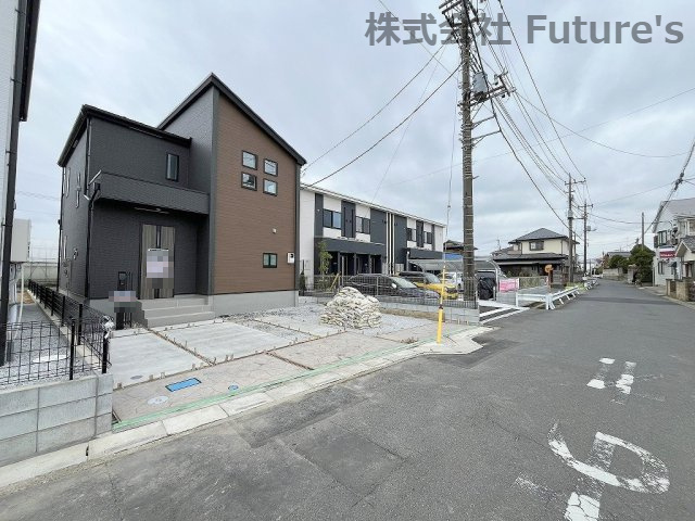 三郷市鷹野5丁目　新築戸建　全2棟　1号棟の前面道路含む現地写真|前面道路含む現地写真です。