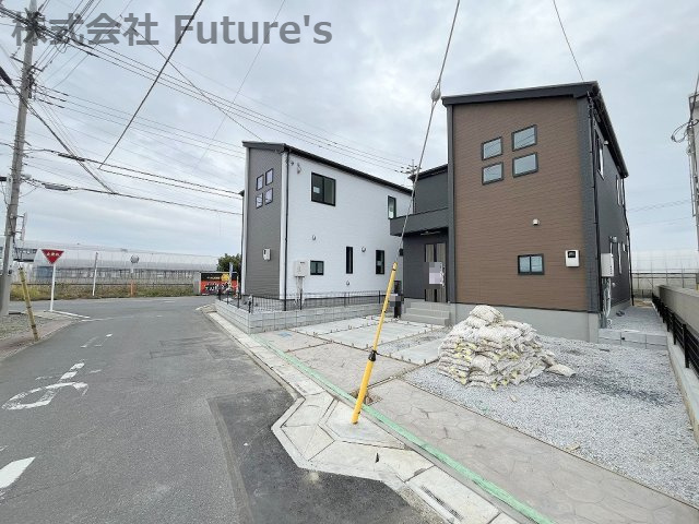 三郷市鷹野5丁目　新築戸建　全2棟　1号棟の前面道路含む現地写真|前面道路含む現地写真です。