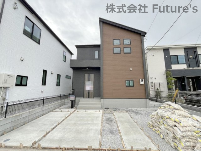 三郷市鷹野5丁目　新築戸建　全2棟　1号棟の外観|TX「三郷中央」駅バス12分『戸ケ崎小学校前』停歩9分の好立地