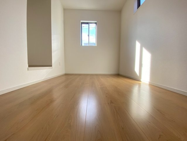 【価格改定】京都市西京区大枝沓掛町の洋室|洋室（約5.25帖）
子ども部屋や書斎にぴったりです！