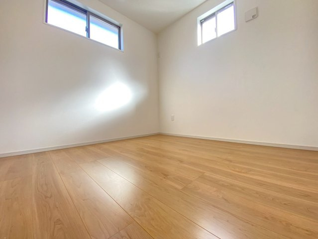 【価格改定】京都市西京区大枝沓掛町の洋室|二面採光で、明るく風通しのよいお部屋です。