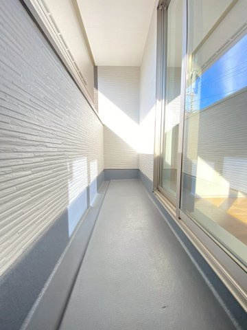 【価格改定】京都市西京区大枝沓掛町5期のバルコニー|南向きのワイドバルコニー
洗濯物の外干しも可能です！