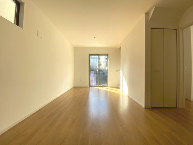 【価格改定】京都市西京区大枝沓掛町の居間・リビング|LDK内には使い勝手のよい収納スペースを確保しています。