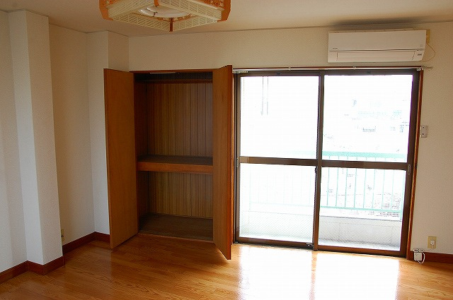 コーポ萩の洋室|使い勝手のいい洋室です