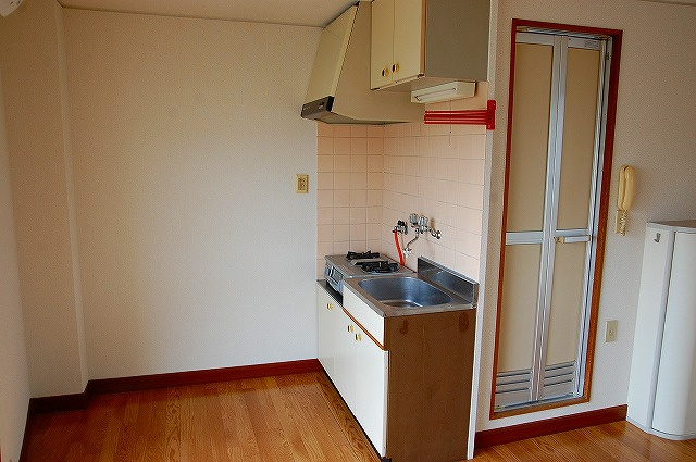 コーポ萩のキッチン|コンパクトなキッチンで掃除もラクラク