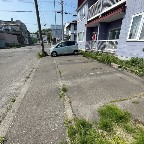 コーポ上岡の駐車場