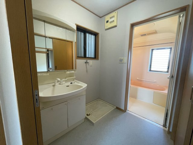 新明町平屋の洗面所