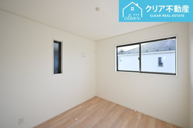 【洋室】 | 太田市下田島町第5　クレイドルガーデン　５号棟 | 2面採光の洋室は日当たりがよくあったか♪