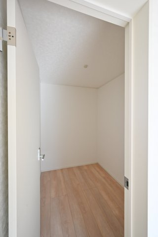 【収納】 | 太田市下田島町第5　クレイドルガーデン　５号棟 | 憧れのウォークインクローゼットでお洋服もたっぷり収納！