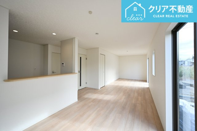 【居間・リビング】 | 太田市下田島町第5　クレイドルガーデン　５号棟 | 家族揃っての食事が楽しくなる広々としたダイニング♪