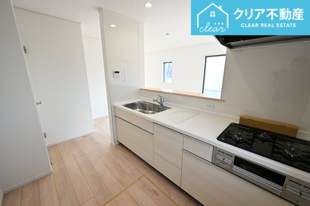 【キッチン】 | 太田市下田島町第5　クレイドルガーデン　５号棟 | 対面タイプならキッチン内にいながらご家族やお客様との会話が楽しめます