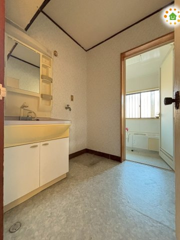 桐生市梅田町　中古一戸建ての独立洗面台