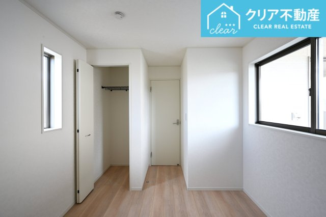 【洋室】 | 太田市下田島町第5　クレイドルガーデン　６号棟 | 広々としたクローゼットでお部屋はいつでもスッキリクリアに！