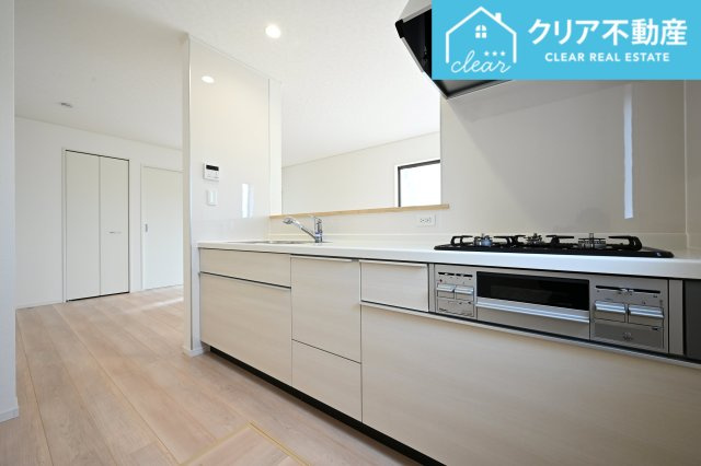 【キッチン】 | 太田市下田島町第5　クレイドルガーデン　６号棟 | 対面タイプならキッチン内にいながらご家族やお客様との会話が楽しめます