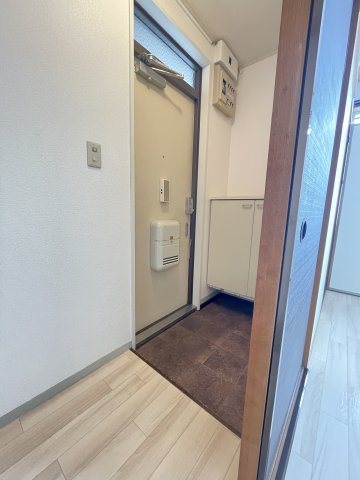 冬築タウンA棟の玄関