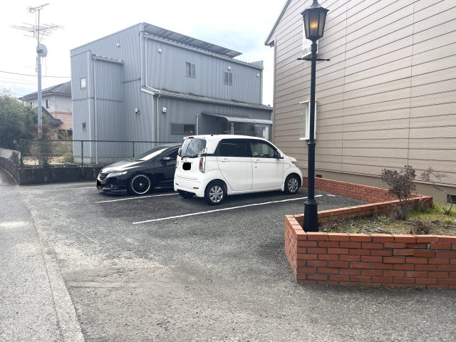 冬築タウンA棟の駐車場
