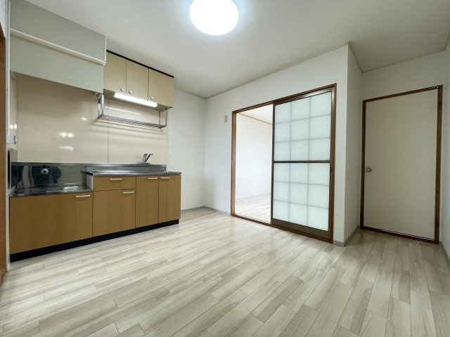 冬築タウンA棟の居間・リビング