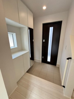 【玄関】 | 佐伯区屋代2（山陽女学園駅）　全２区画　NO1 | シューズボックスが設置されており、家族の靴がスッキリ収納できます☆