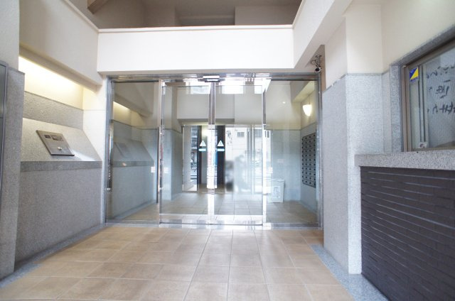 スカイコート品川仙台坂のロビー|風除室