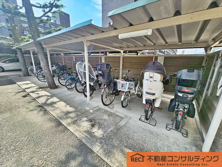 メゾン甲子園の駐車場
