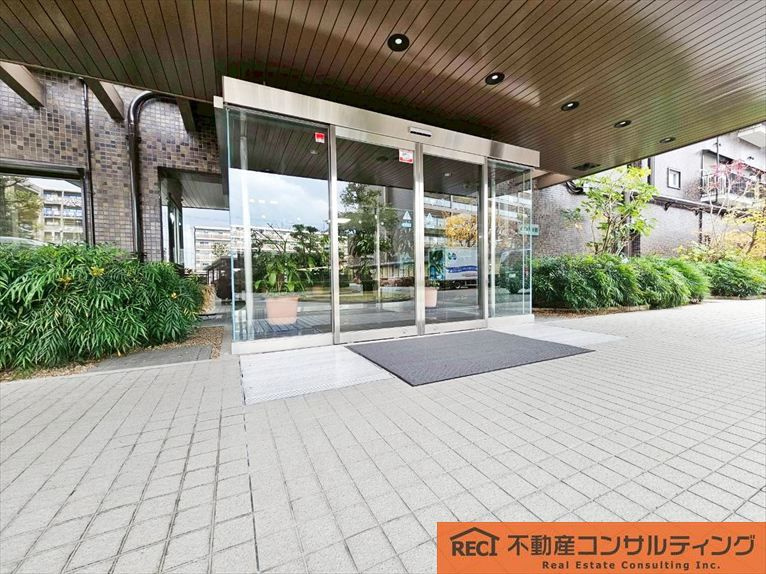 メゾン甲子園のエントランス