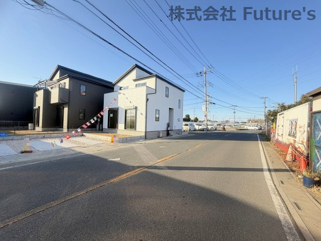 三郷市鷹野5丁目　新築戸建　全2棟　2号棟の前面道路含む現地写真|前面道路含む現地写真です。