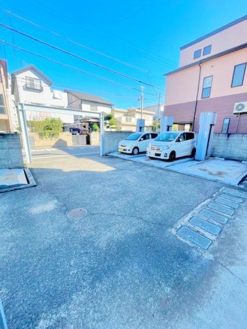 ヴィヴァーチェ浦和の駐車場