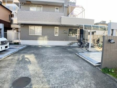 ヴィヴァーチェ浦和の駐車場