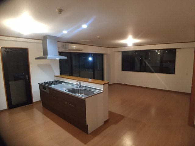 アムールＭの居間・リビング