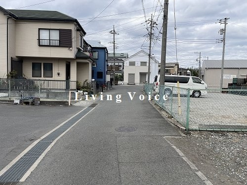 【前面道路含む現地写真】 | 【仲介手数料０円】綾瀬市寺尾本町1丁目1期　新築一戸建て　全3棟 | 綾瀬市寺尾本町1丁目1期　新築一戸建て　全3棟