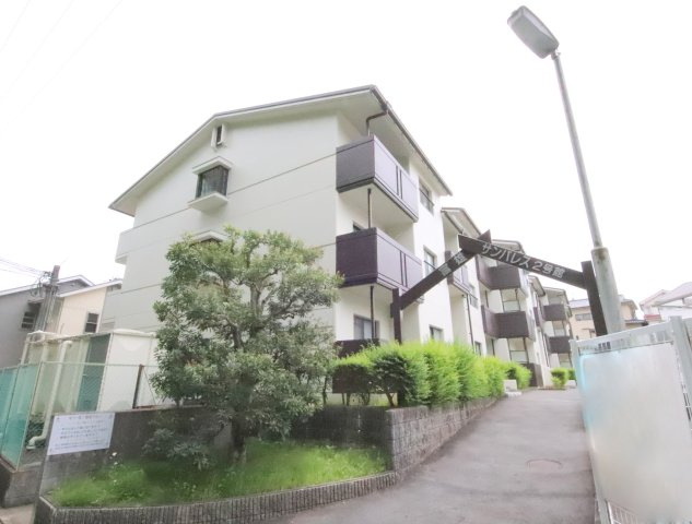 奈良市富雄川西１丁目の賃貸マンションの外観