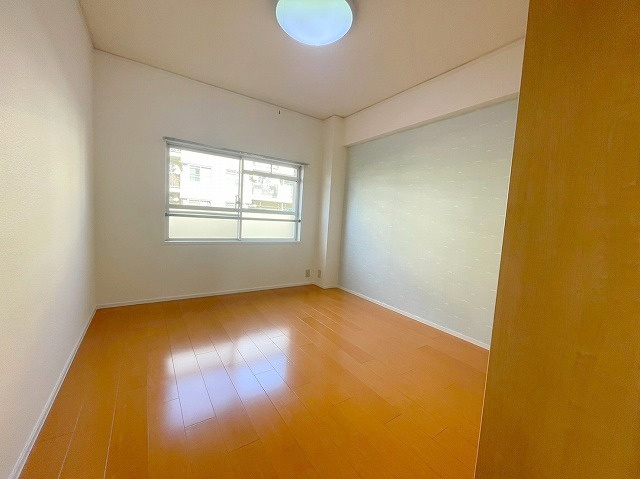 淡路コーポ1号棟の洋室