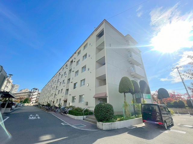 淡路コーポ1号棟の外観