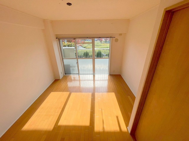 淡路コーポ1号棟の洋室