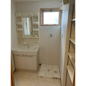 TRINITY(九之坪)の洗面所