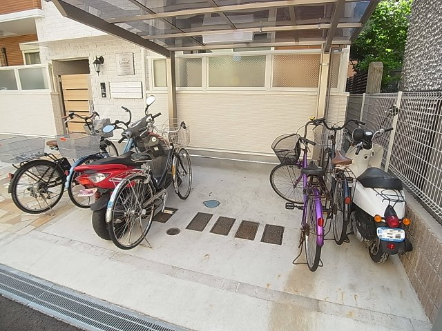 ＫＴＩレジデンス湊川Ⅱのその他共用部分|屋根付き駐輪スペース