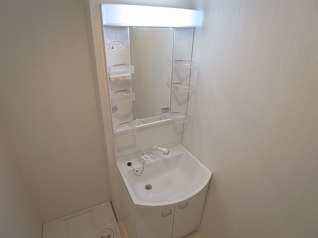 ＫＴＩレジデンス湊川Ⅱの洗面所|シャンプードレッサーの独立洗面