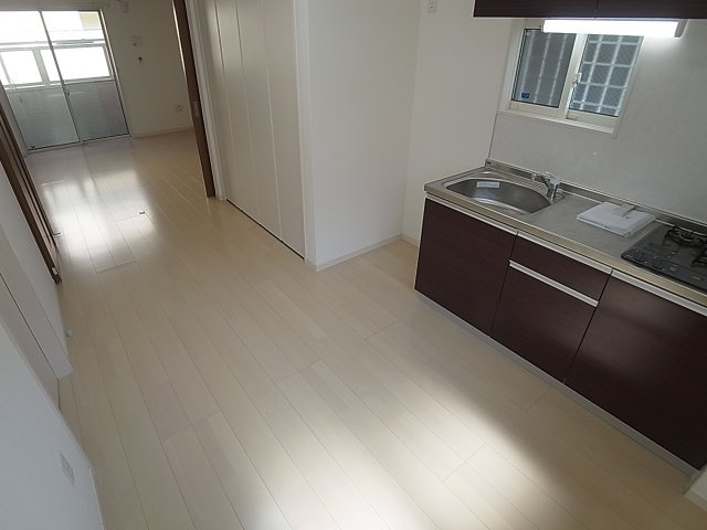 ＫＴＩレジデンス湊川Ⅱの居間・リビング|ダイニングスペース、開放感タップリ