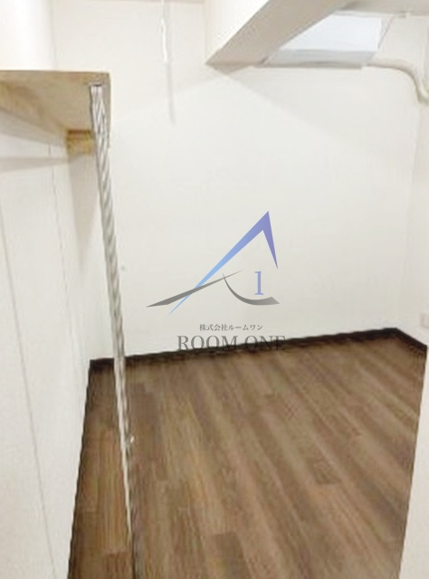 ＬＯＵＩＳの居間・リビング|洋室のお部屋です。