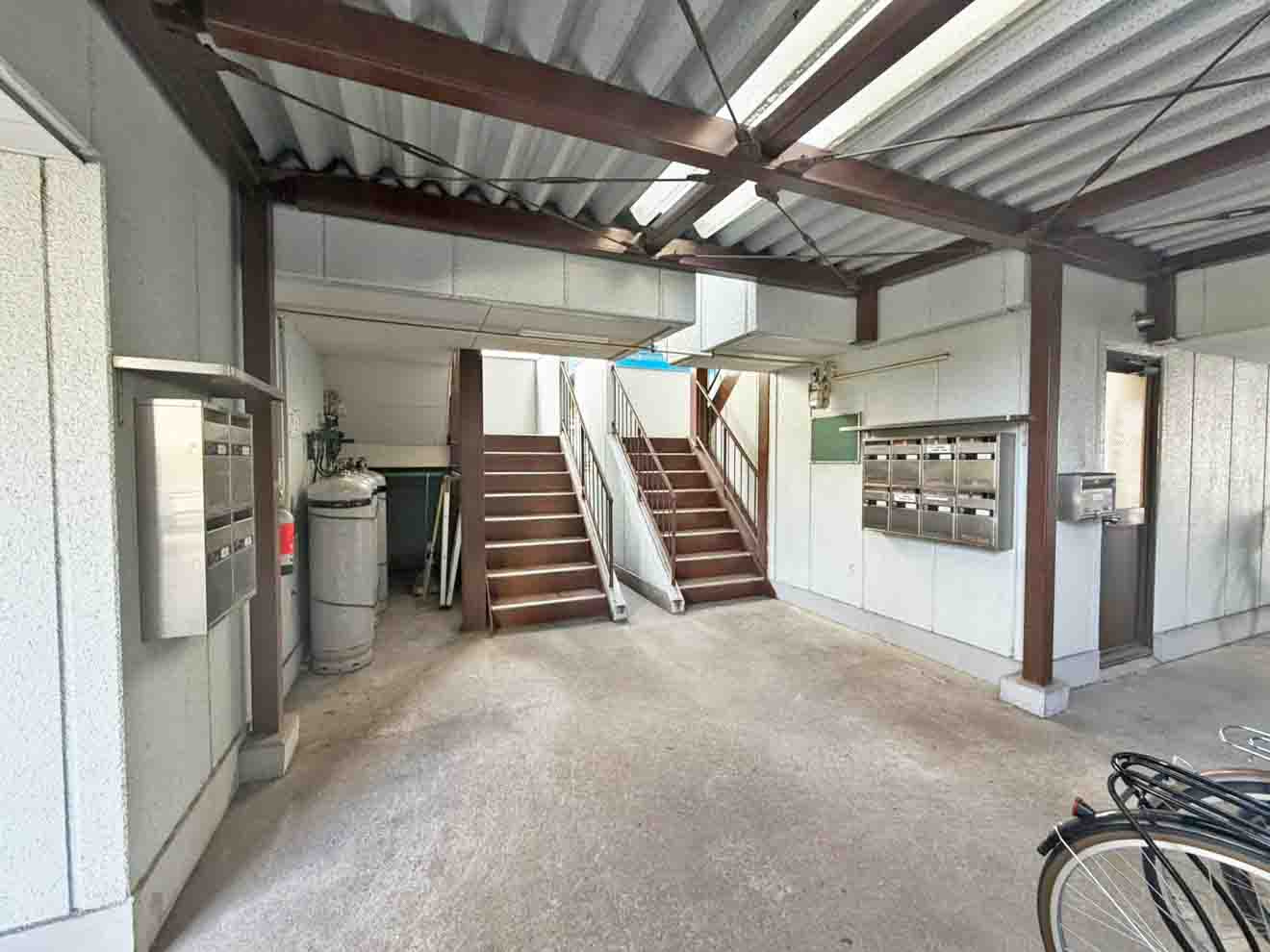 メゾンアンジュレⅠのエントランス|毎日通るエントランスはこのようになっています