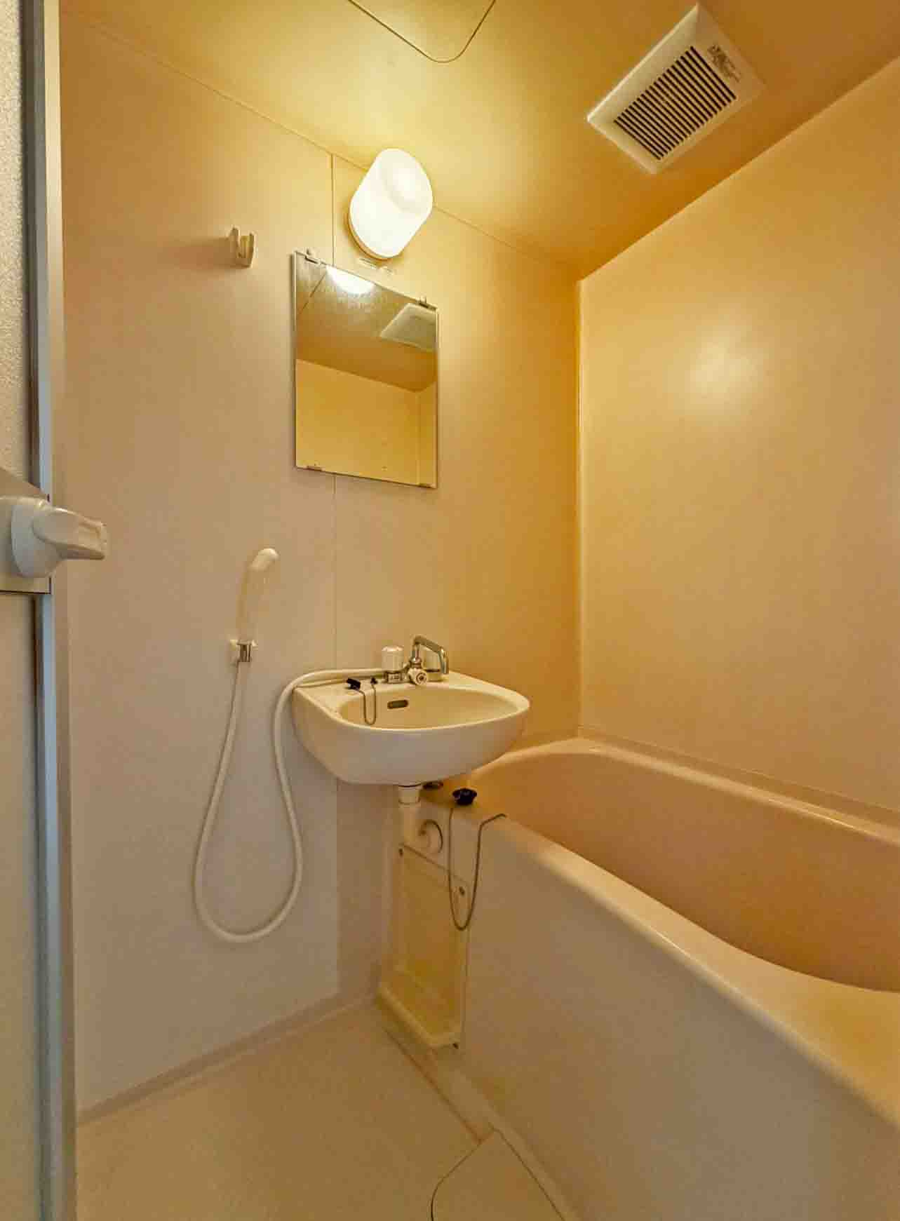 メゾンアンジュレⅠの浴室|落ち着いた空間のお風呂です